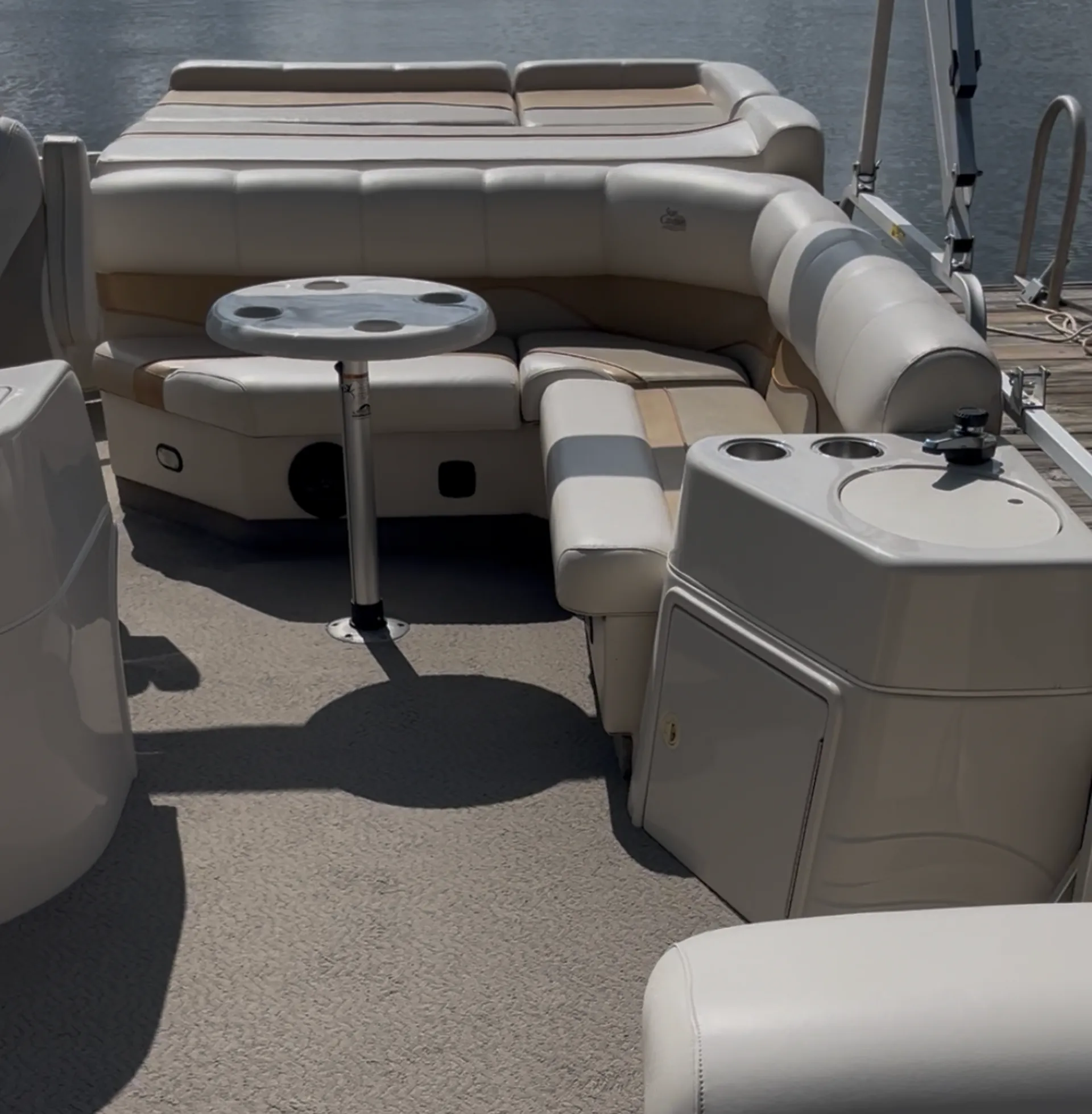 Luxurious 25ft G3 Sun Catcher Pontoon Boat, 12 People, Private Side