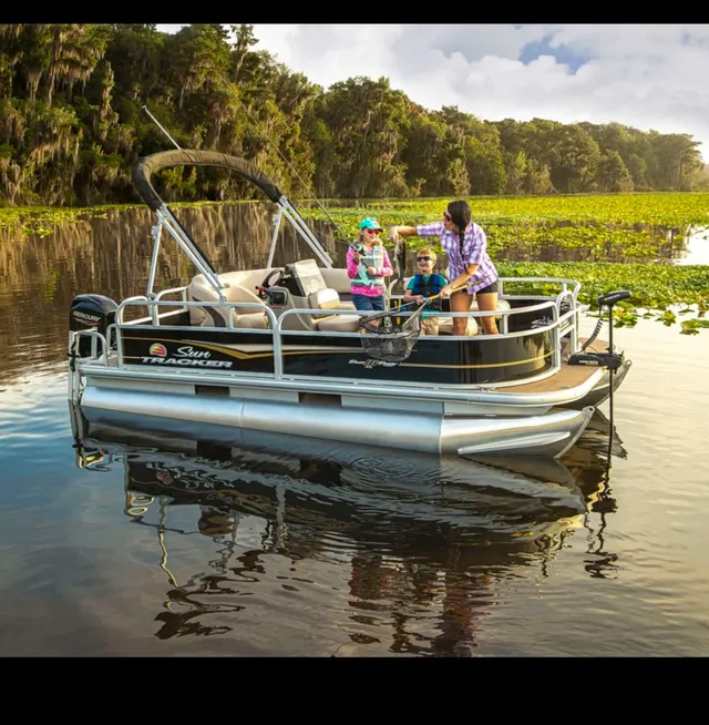 Rent a SUN TRACKER pontoon in Asheboro, NC near me
