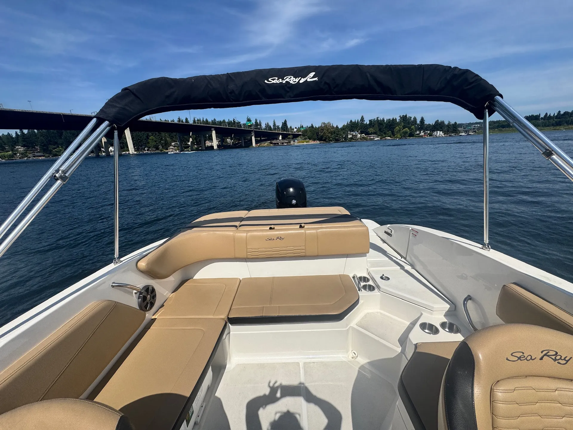 Close out summer in style on the Sea Ray SPX210!