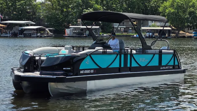 Rent a JC Tritoon pontoon in Sunrise Beach, MO near me