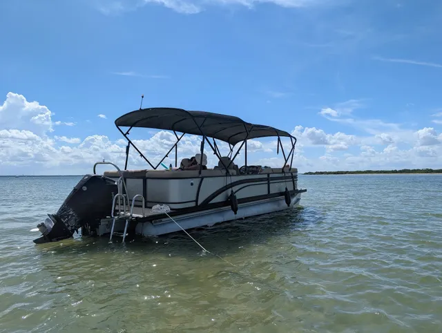 Rent a HARRIS BOATS pontoon in Clearwater, FL near me