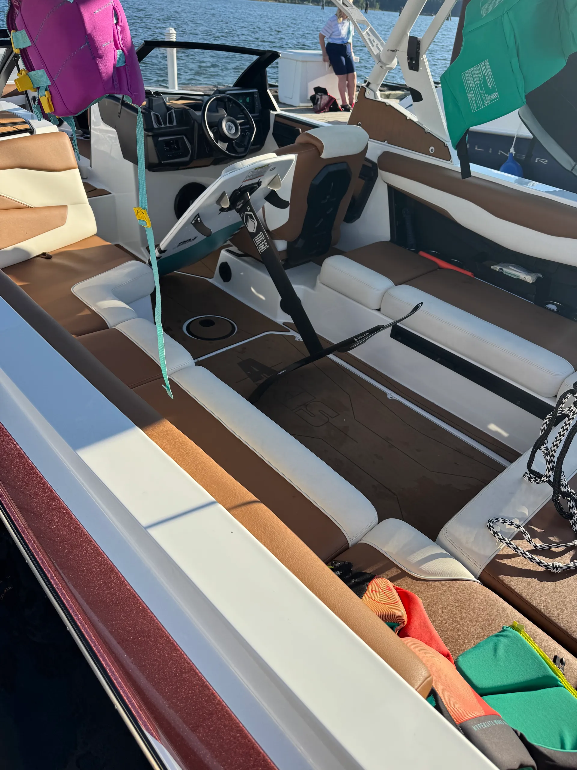 2024 Axis T235 wakesurf (16 people)