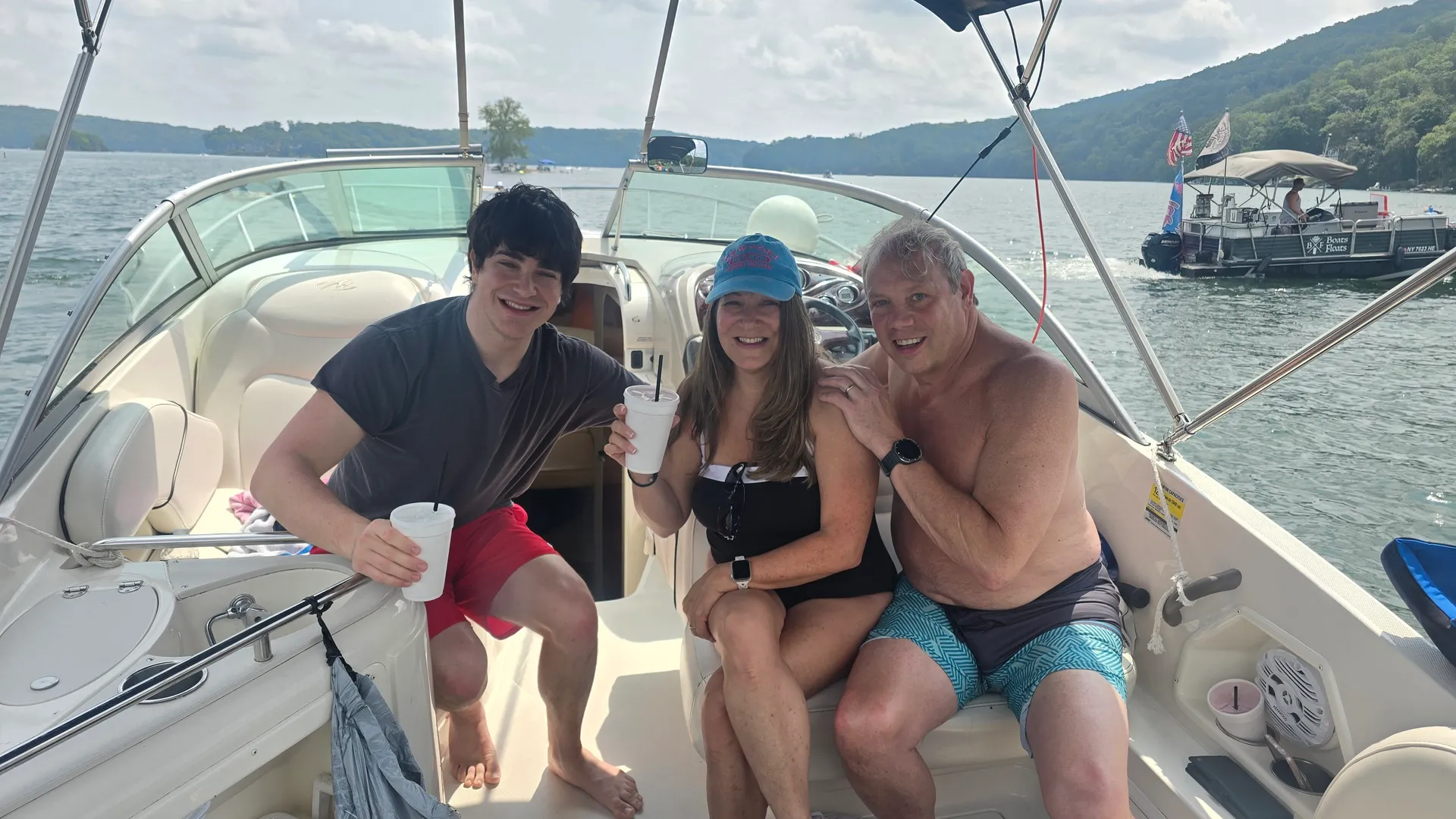 Where Summer Memories Are Made  - Beautiful, Clean 26 Foot Cruiser