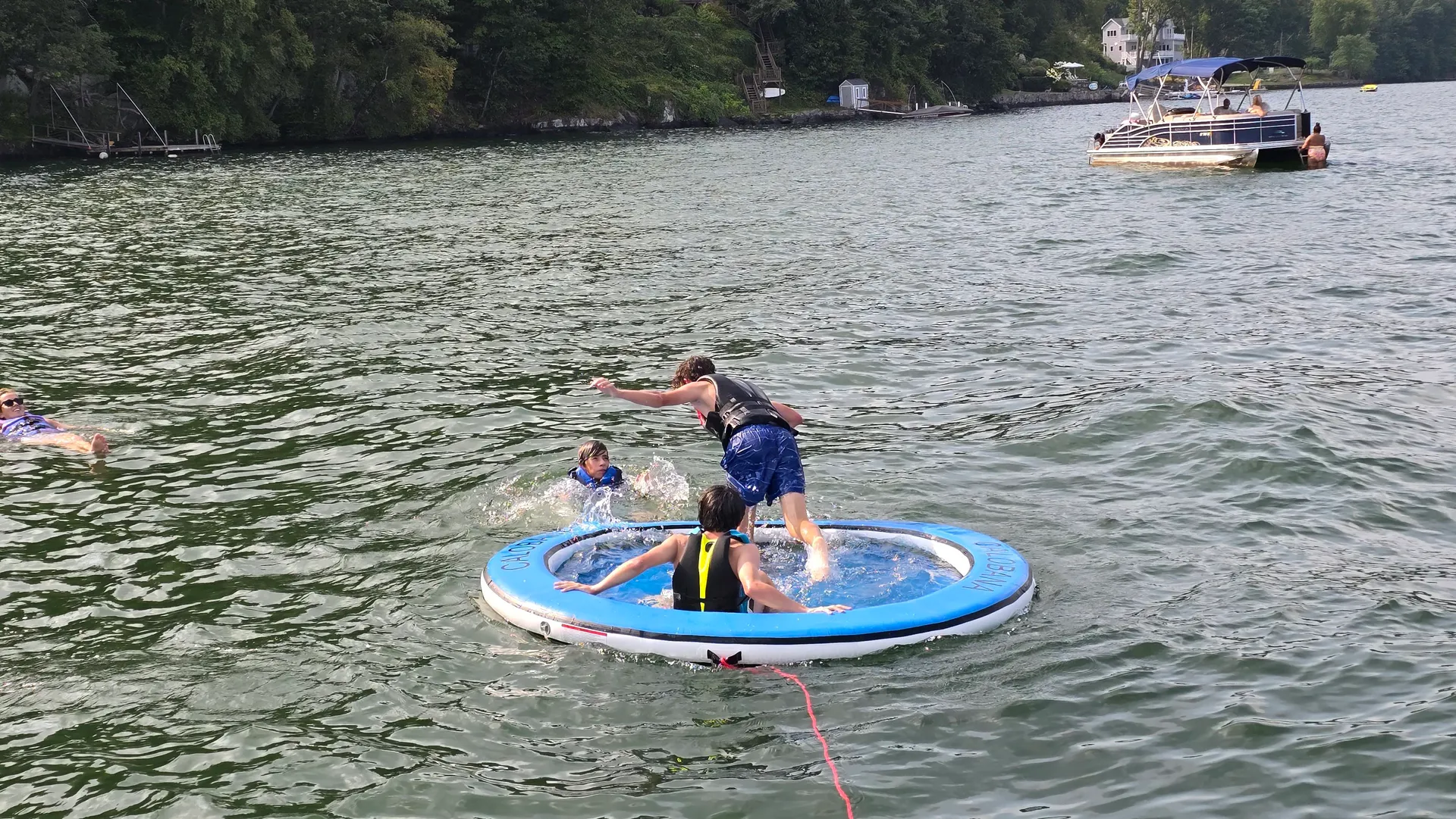 Where Summer Memories Are Made  - Beautiful, Clean 26 Foot Cruiser