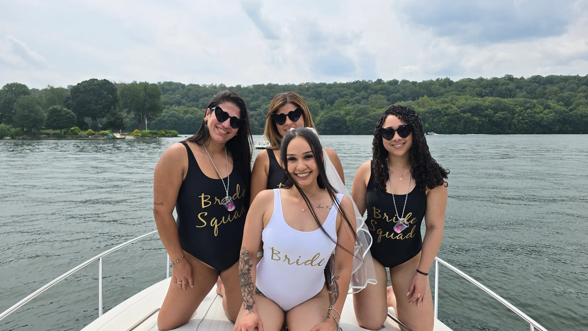 Where Summer Memories Are Made  - Beautiful, Clean 26 Foot Cruiser