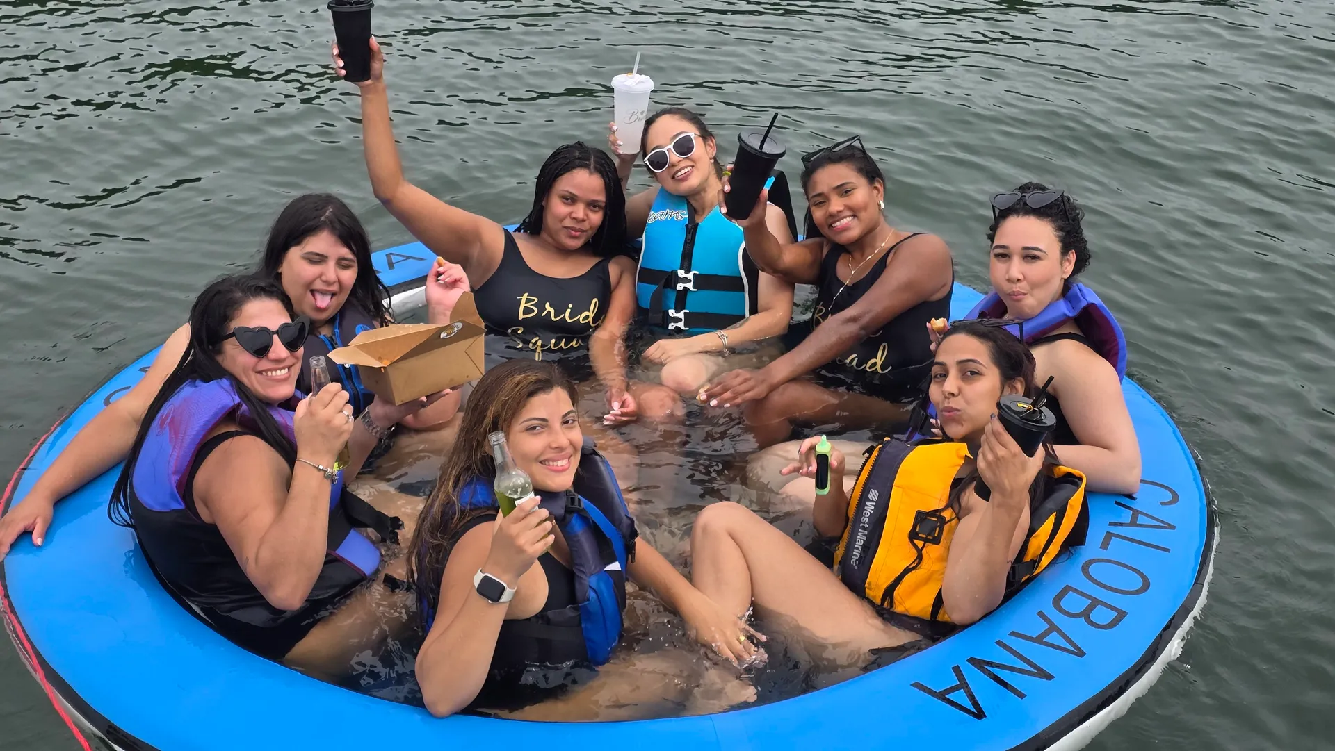 Where Summer Memories Are Made  - Beautiful, Clean 26 Foot Cruiser