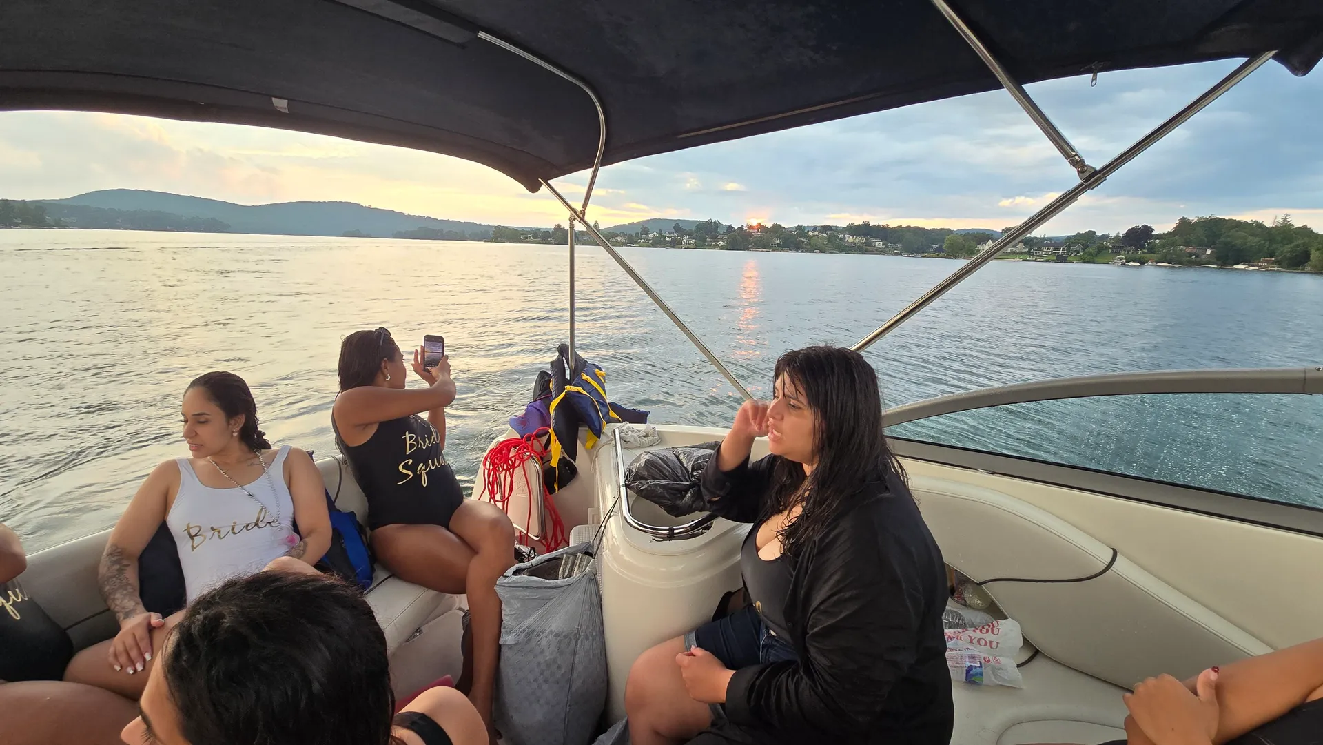 Where Summer Memories Are Made  - Beautiful, Clean 26 Foot Cruiser