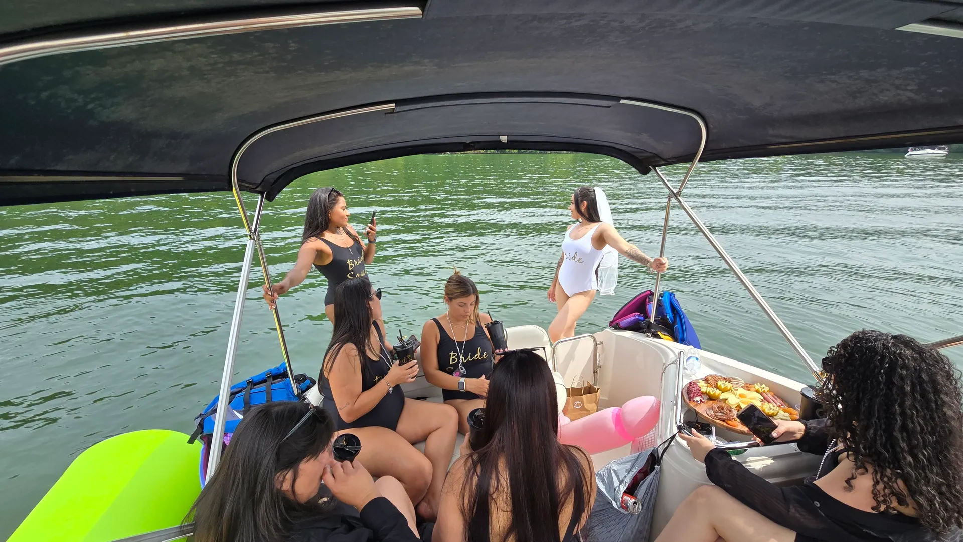 Where Summer Memories Are Made  - Beautiful, Clean 26 Foot Cruiser