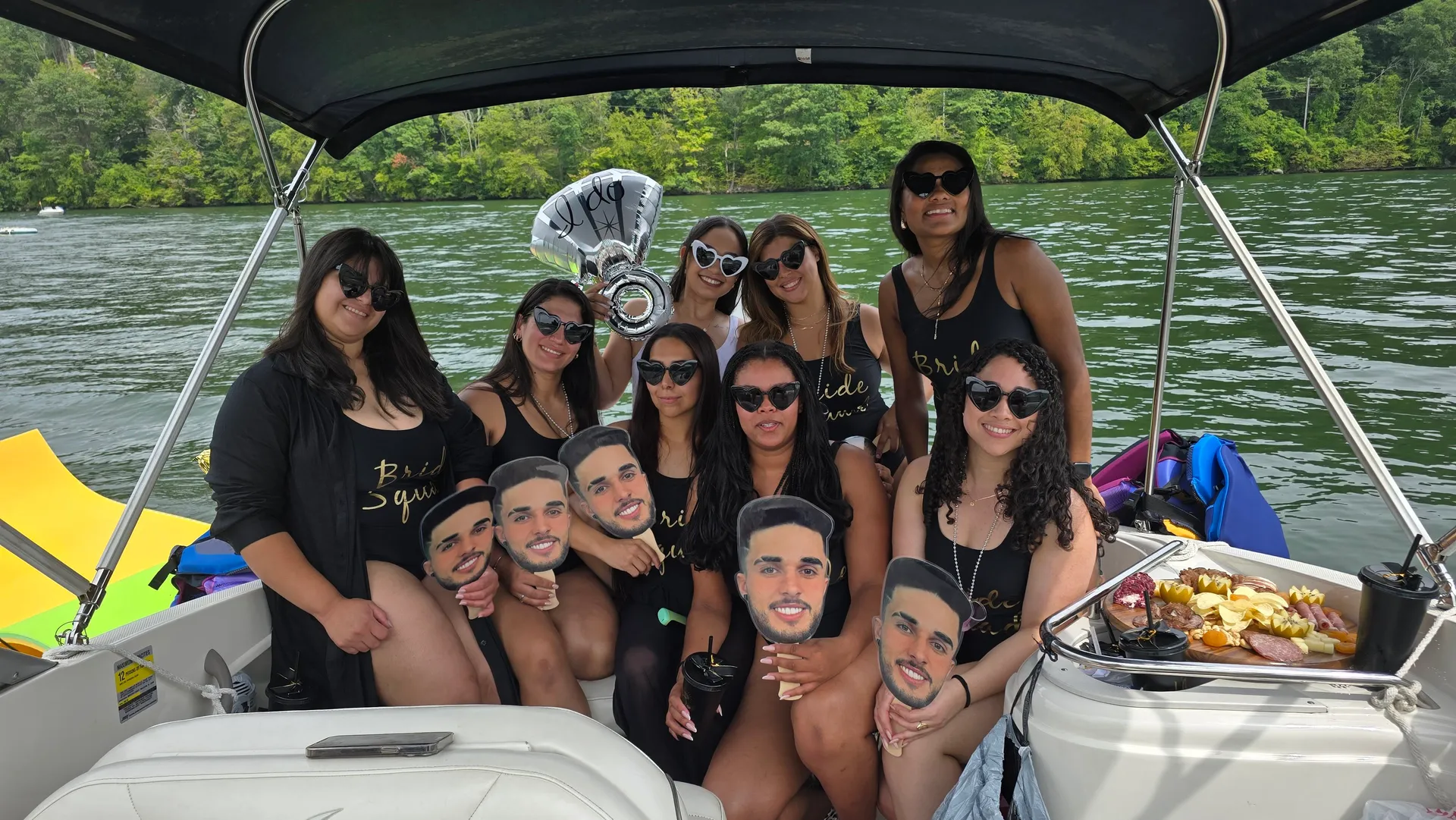 Where Summer Memories Are Made  - Beautiful, Clean 26 Foot Cruiser