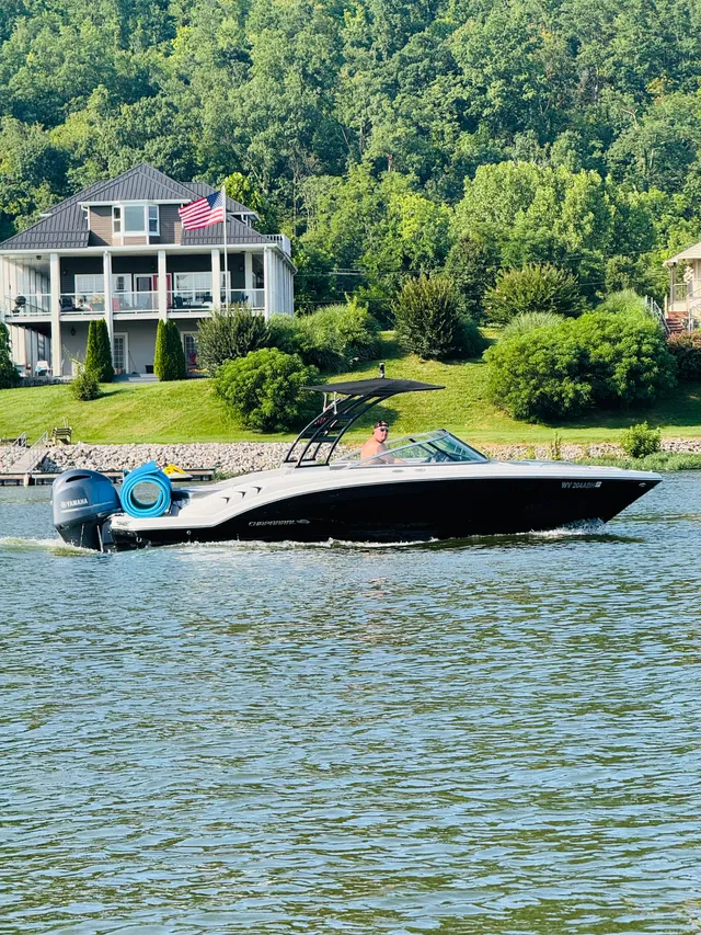 Rent a CHAPARRAL BOATS bow rider in Charleston, WV near me