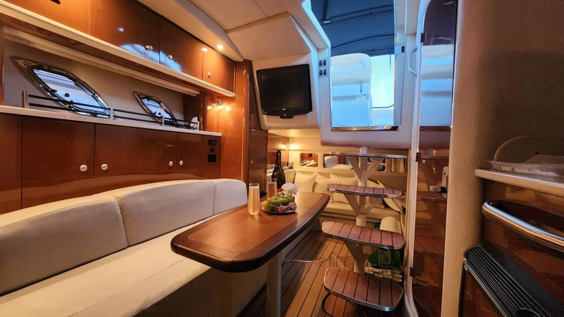 31' Sea Ray Romantic or Family or Fun Getaway Waiting for you !!!