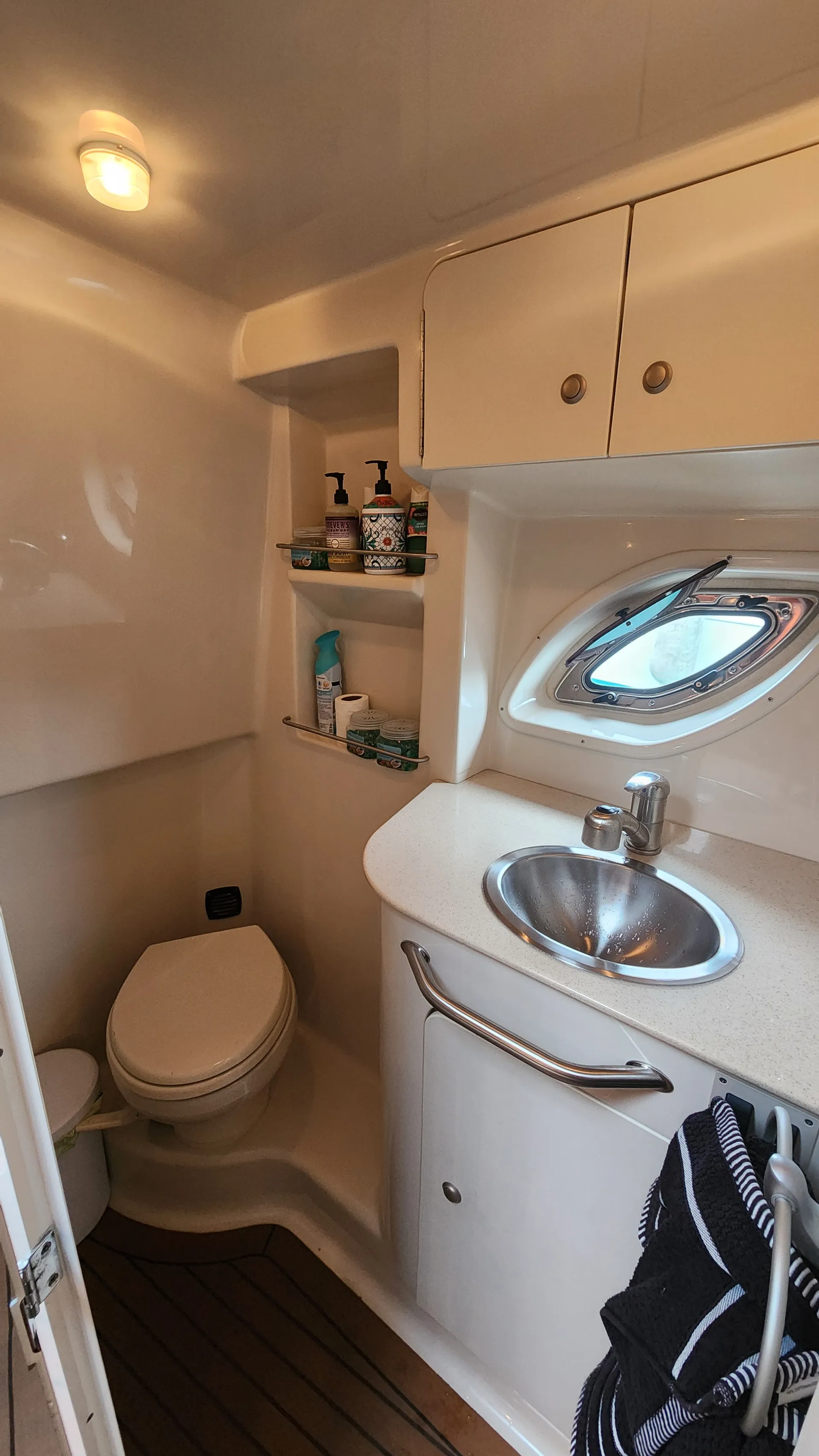 31' Sea Ray Romantic or Family or Fun Getaway Waiting for you !!!