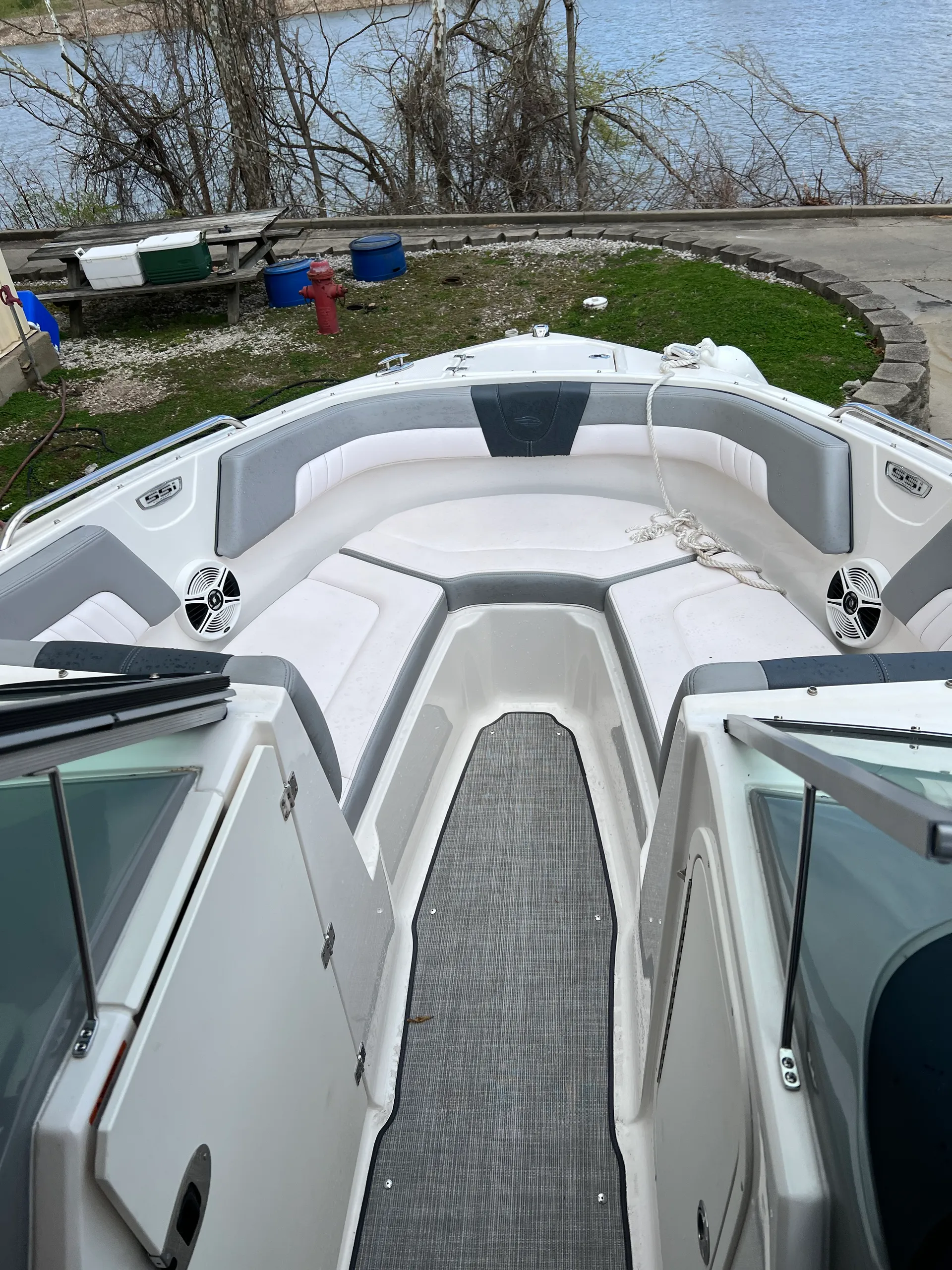 CHAPARRAL BOATS 23 SSI in Charleston, WV — photo 4