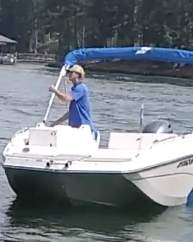 Rent a STARCRAFT MARINE deck boat in Seneca, SC near me