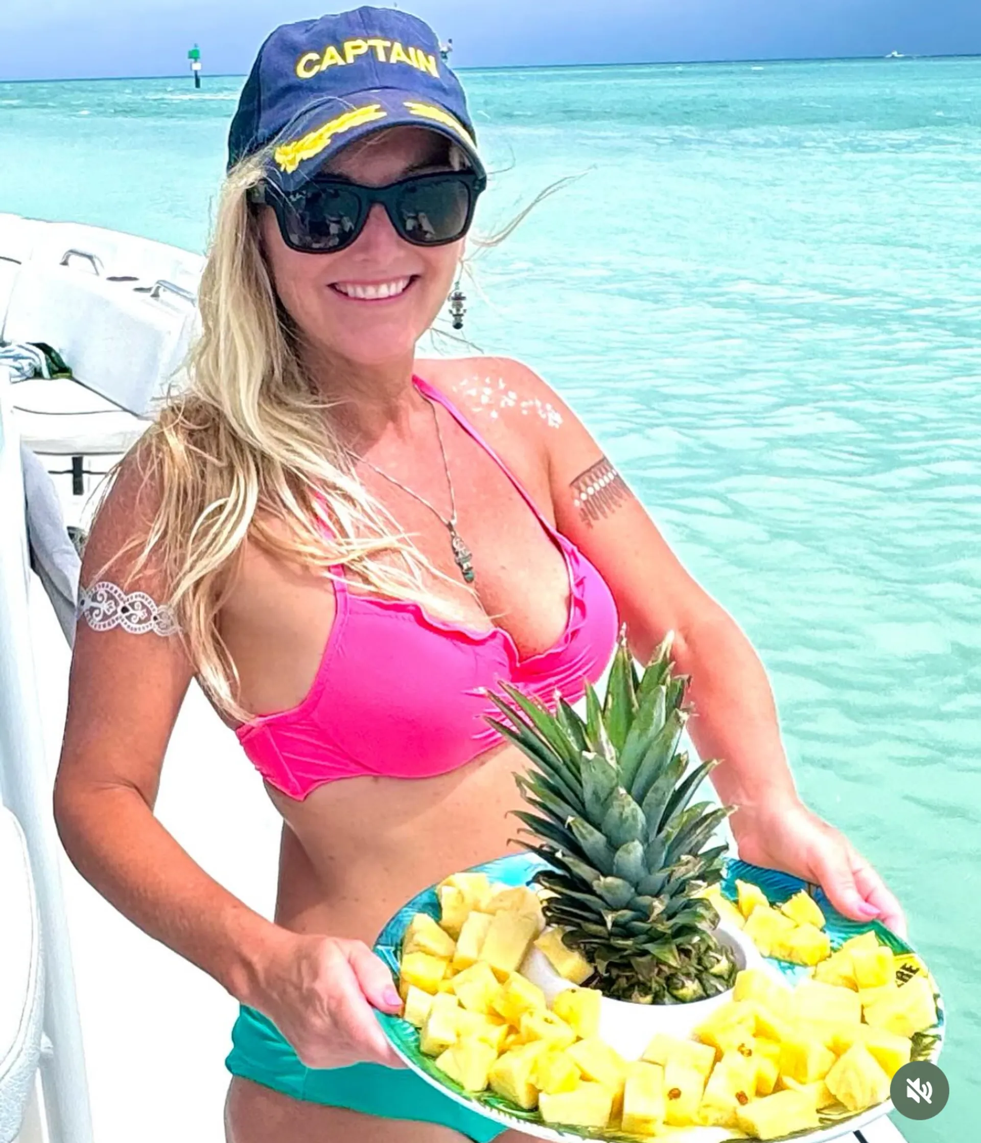 Scenic boat tour on 25-foot Sea Fox Commander