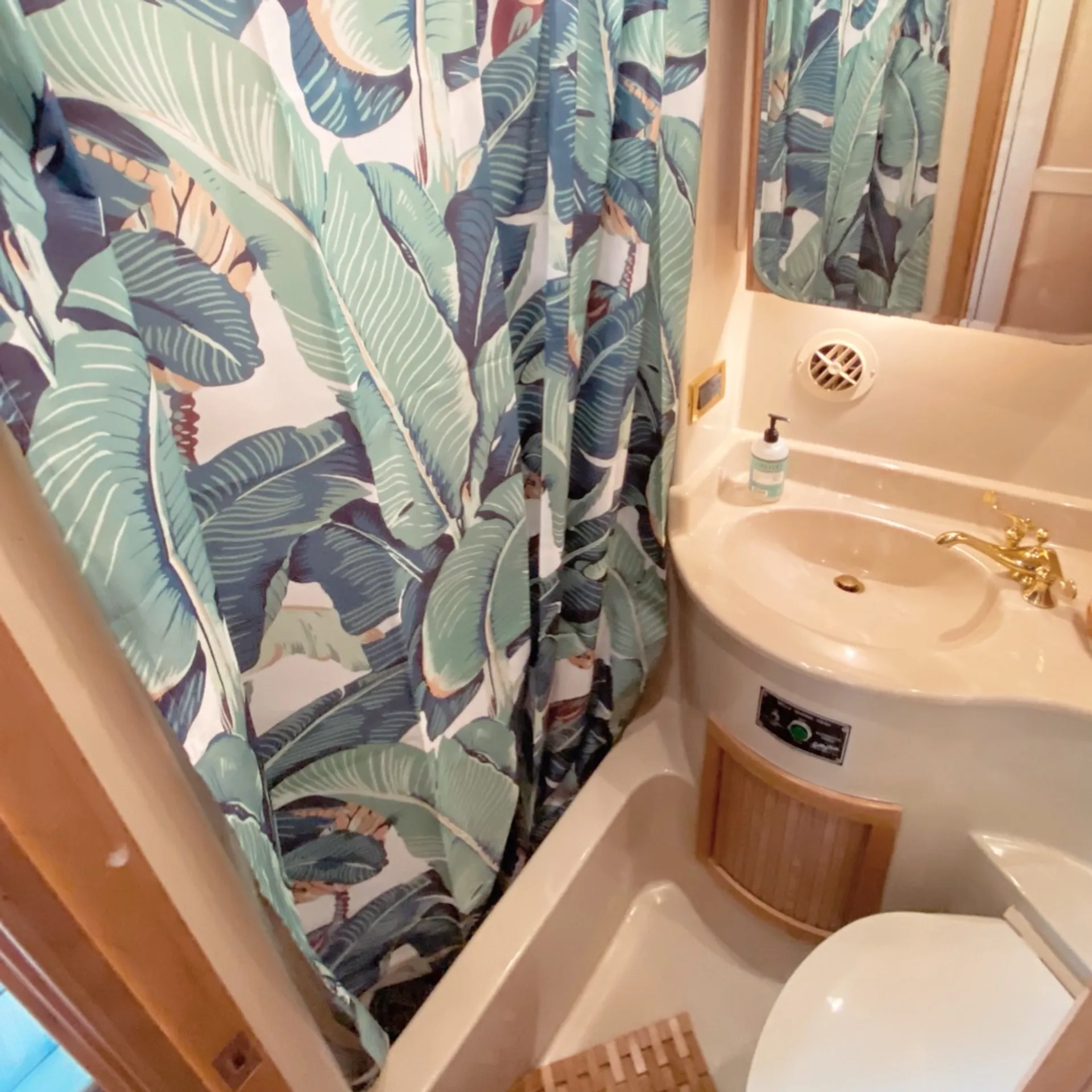 63' 🥳#1 Party Deck 🎤Karaoke💃Dance Flr 🏈TVs 👙Swim 🛟Floaty 🤩13pax