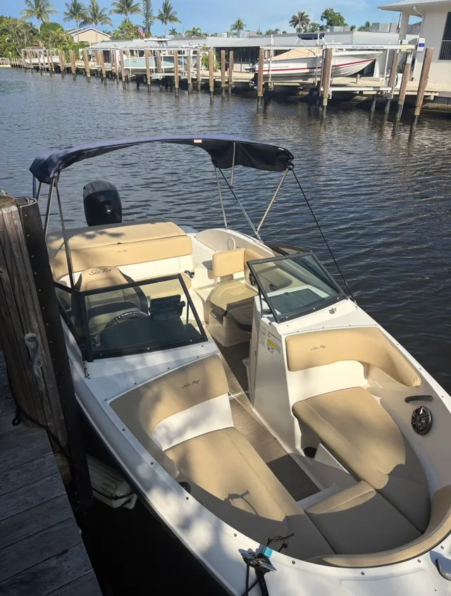 Rent a SEA RAY BOATS cruiser in Fort Myers, FL near me
