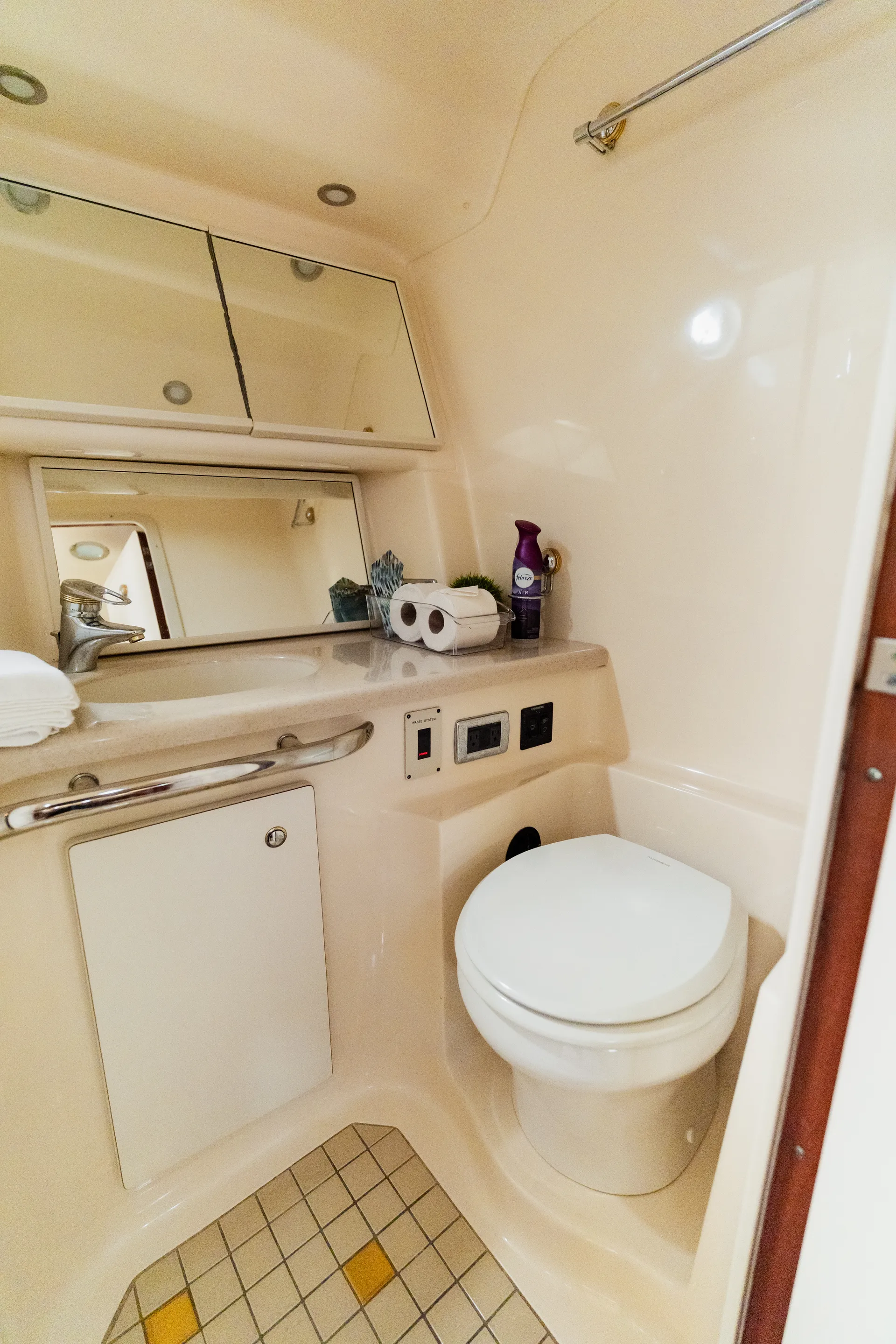 66' Luxury Sea Ray Yacht in Newport Beach