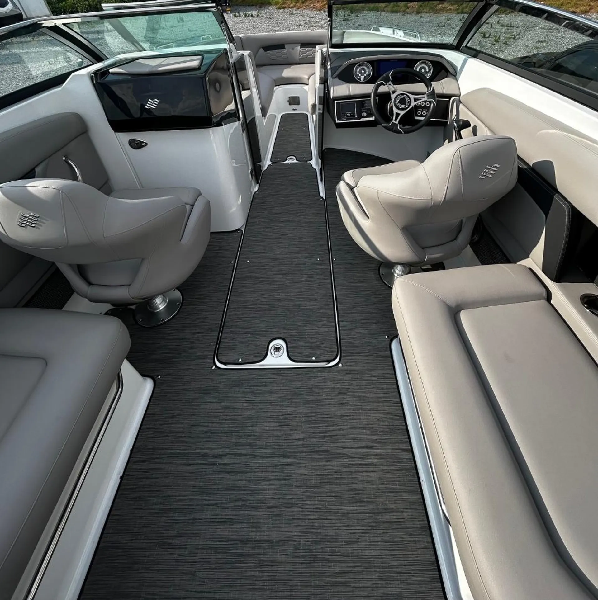 FOUR WINNS HD8 in Six Mile, SC — photo 4