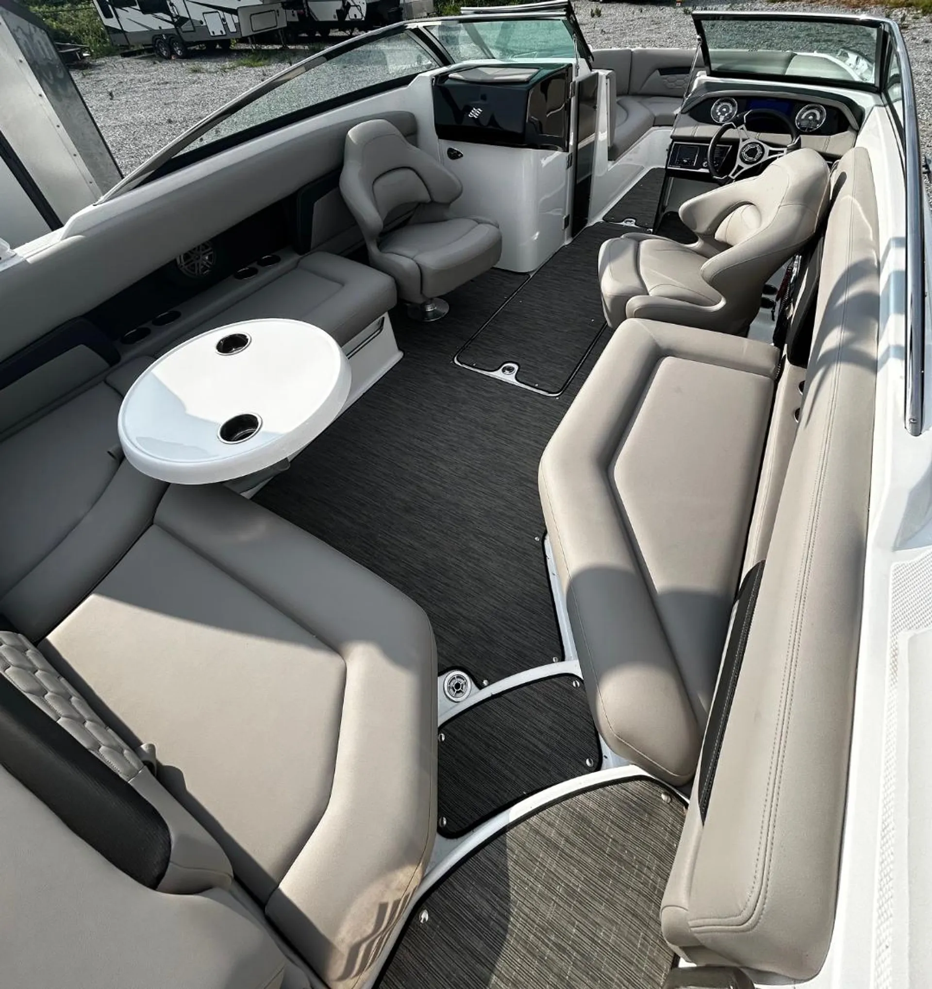 FOUR WINNS HD8 in Six Mile, SC — photo 5