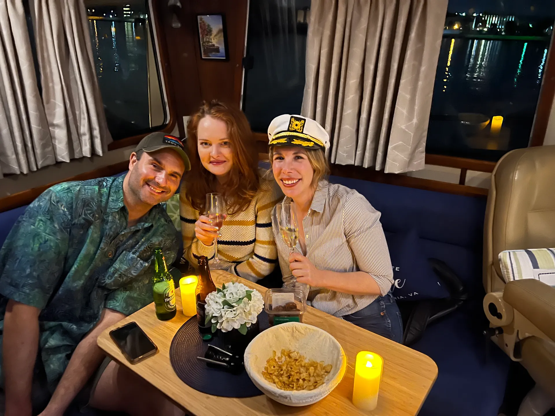 37' Luxury Private Yacht - Washington DC Potomac Boat Tours