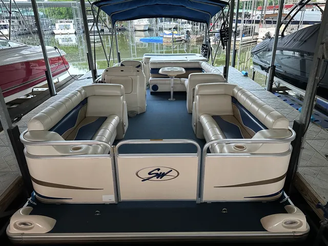 Rent a Godfrey Pontoon Boats pontoon in Gallatin, TN near me