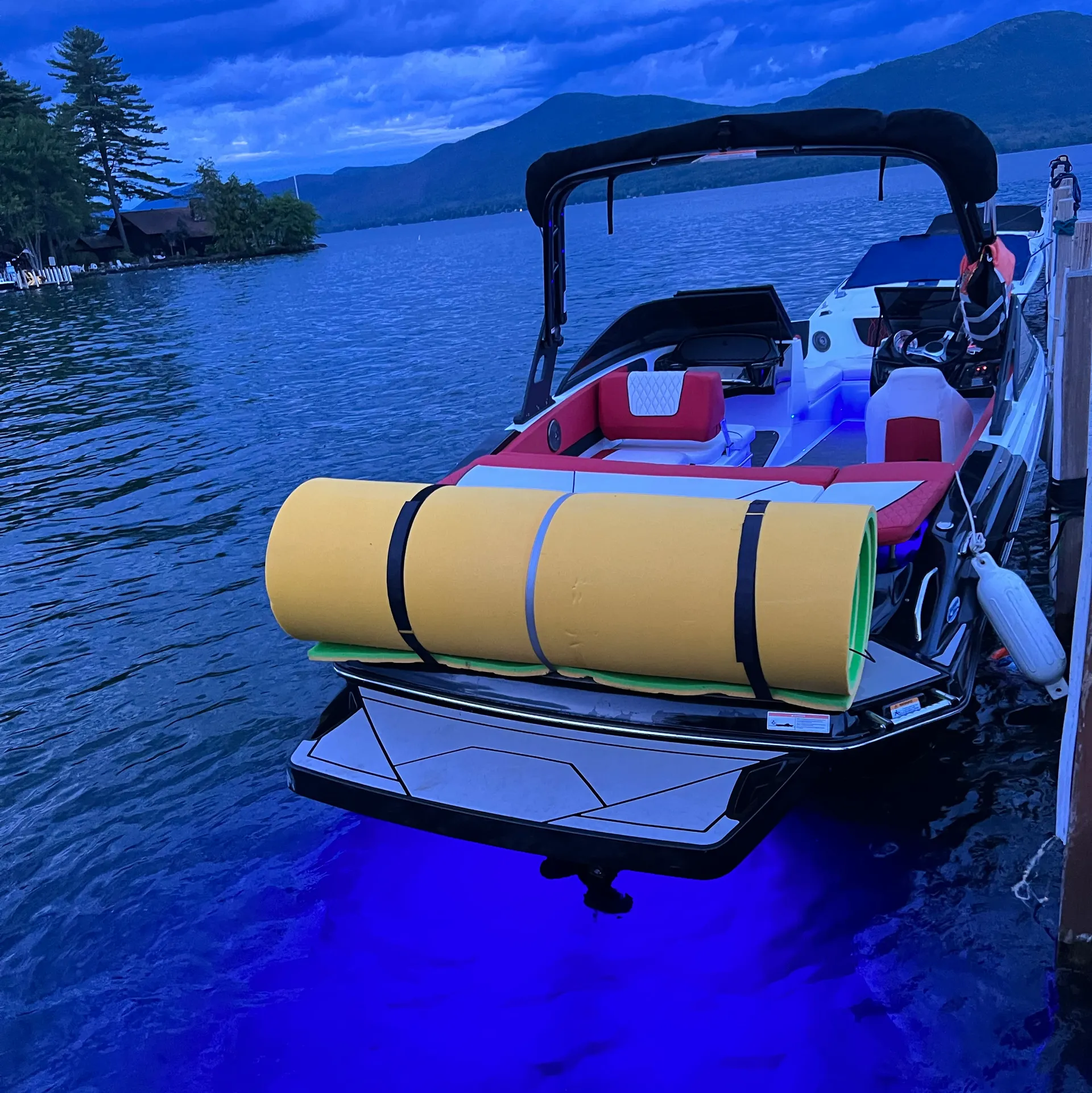 Cruise on a spacious and sporty 2021 Glastron GX215