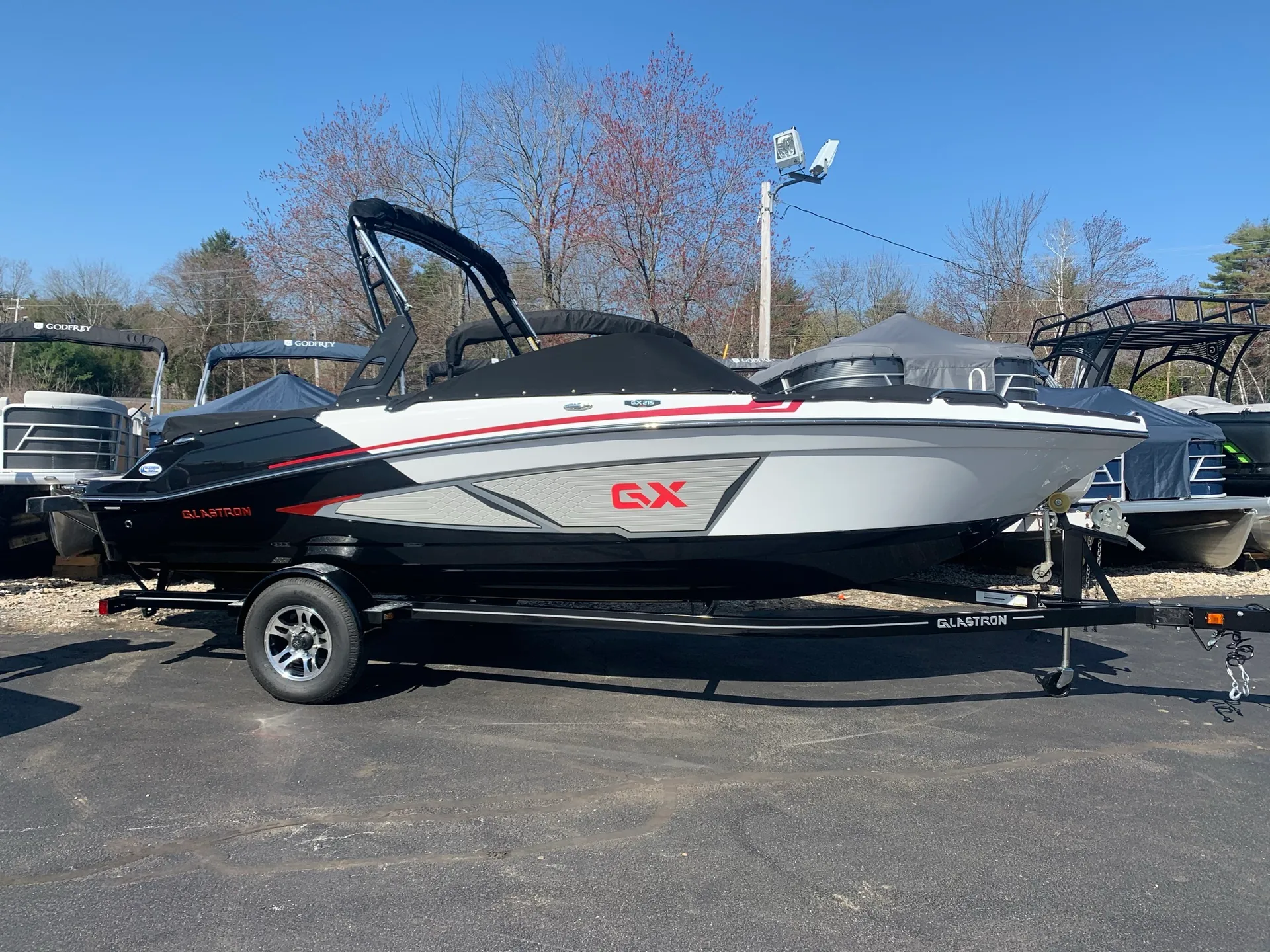 Cruise on a spacious and sporty 2021 Glastron GX215