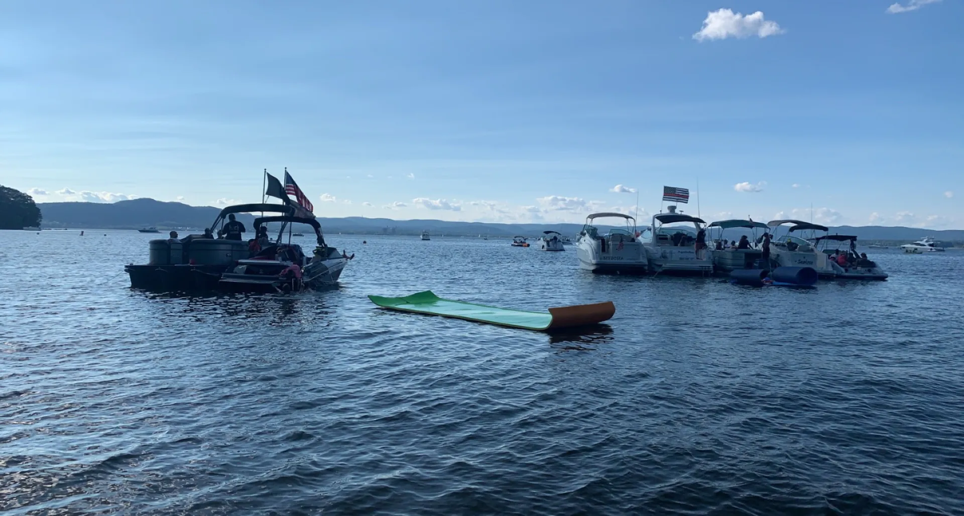 Cruise on a spacious and sporty 2021 Glastron GX215