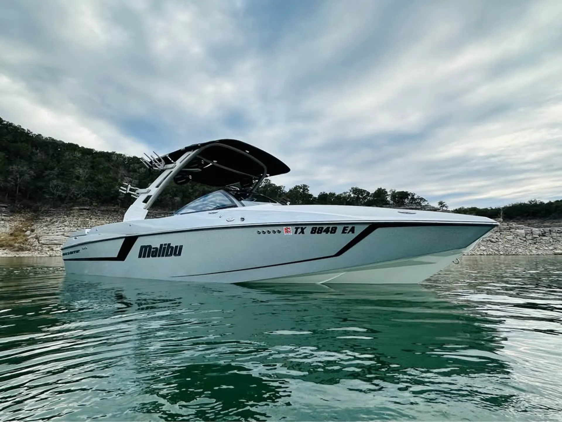 MALIBU BOATS WAKESETTER 24 MXZ in Point Venture, TX