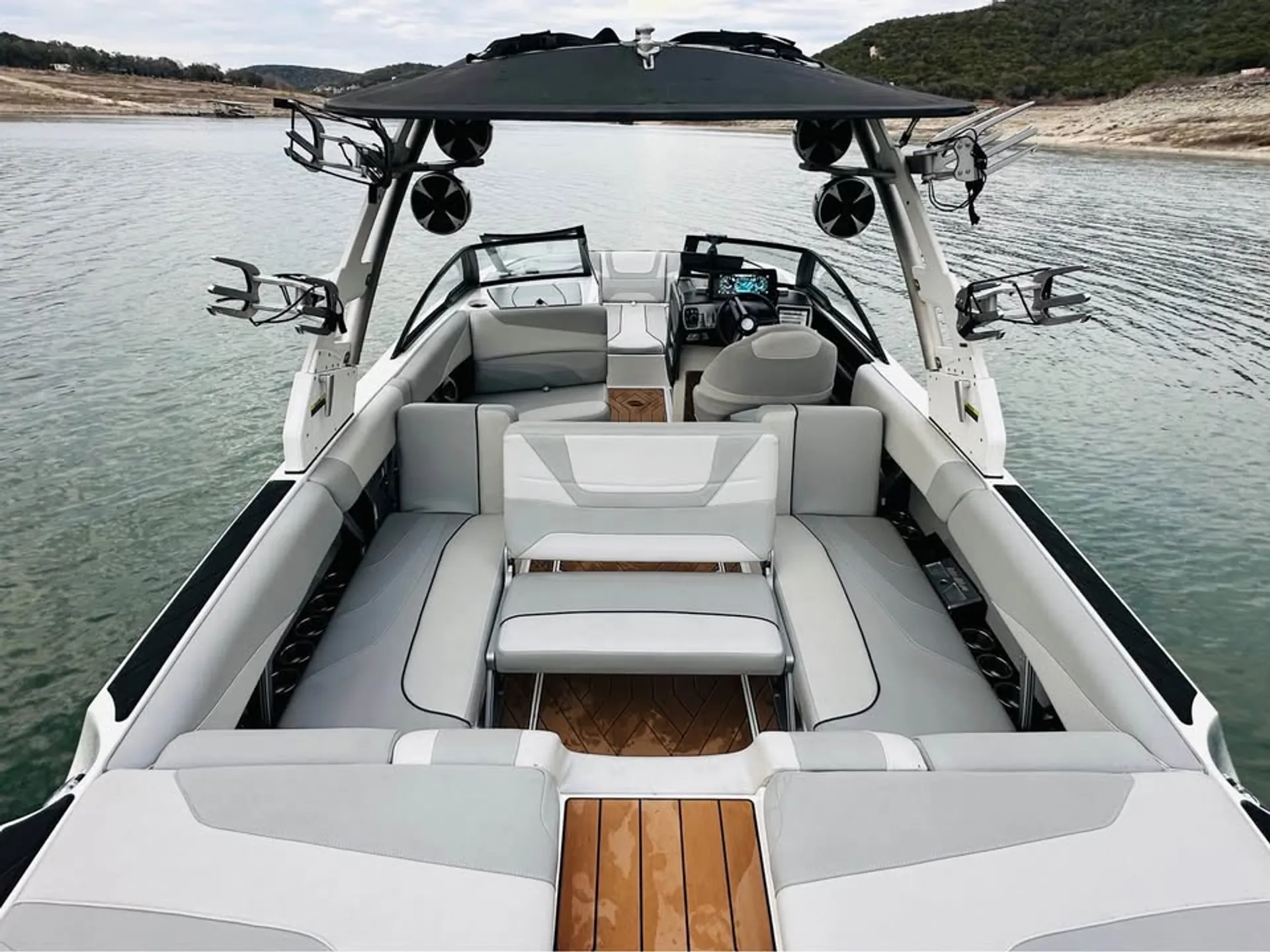 MALIBU BOATS WAKESETTER 24 MXZ in Point Venture, TX — photo 2