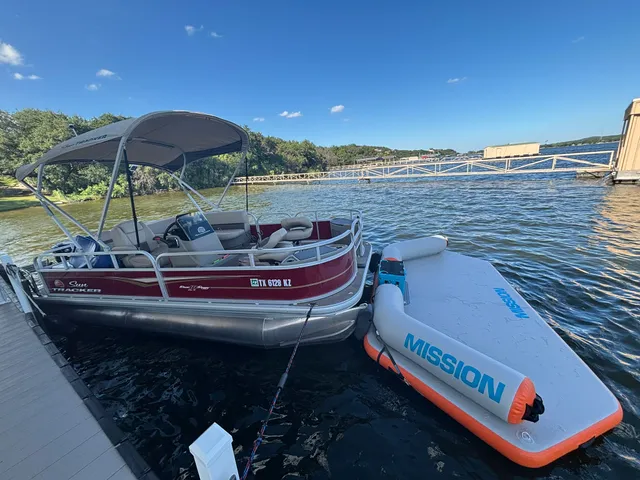 Rent a SUN TRACKER pontoon in Whitehouse, TX near me
