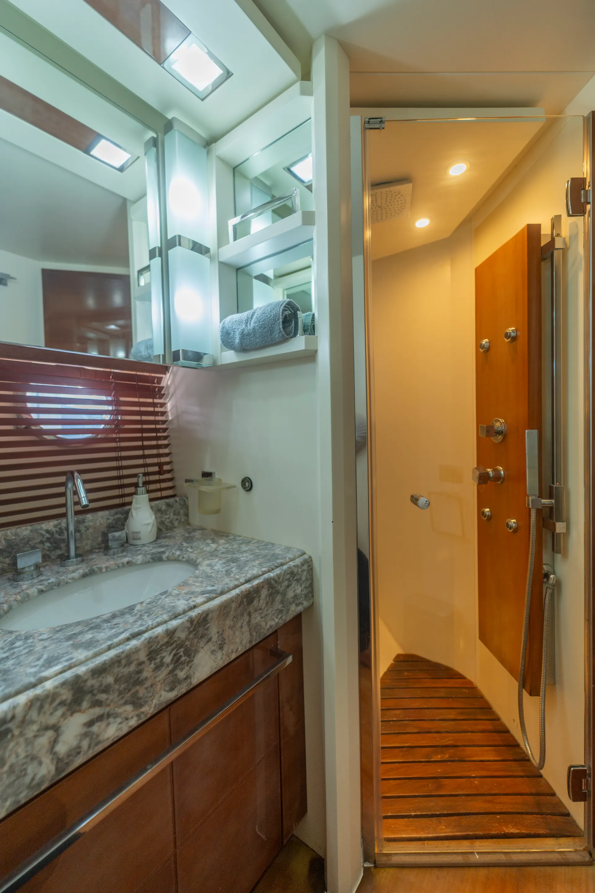 💥2 FREE JETSKI💥Luxurious 80ft Azimuth in Miami with Floating Pool.💥