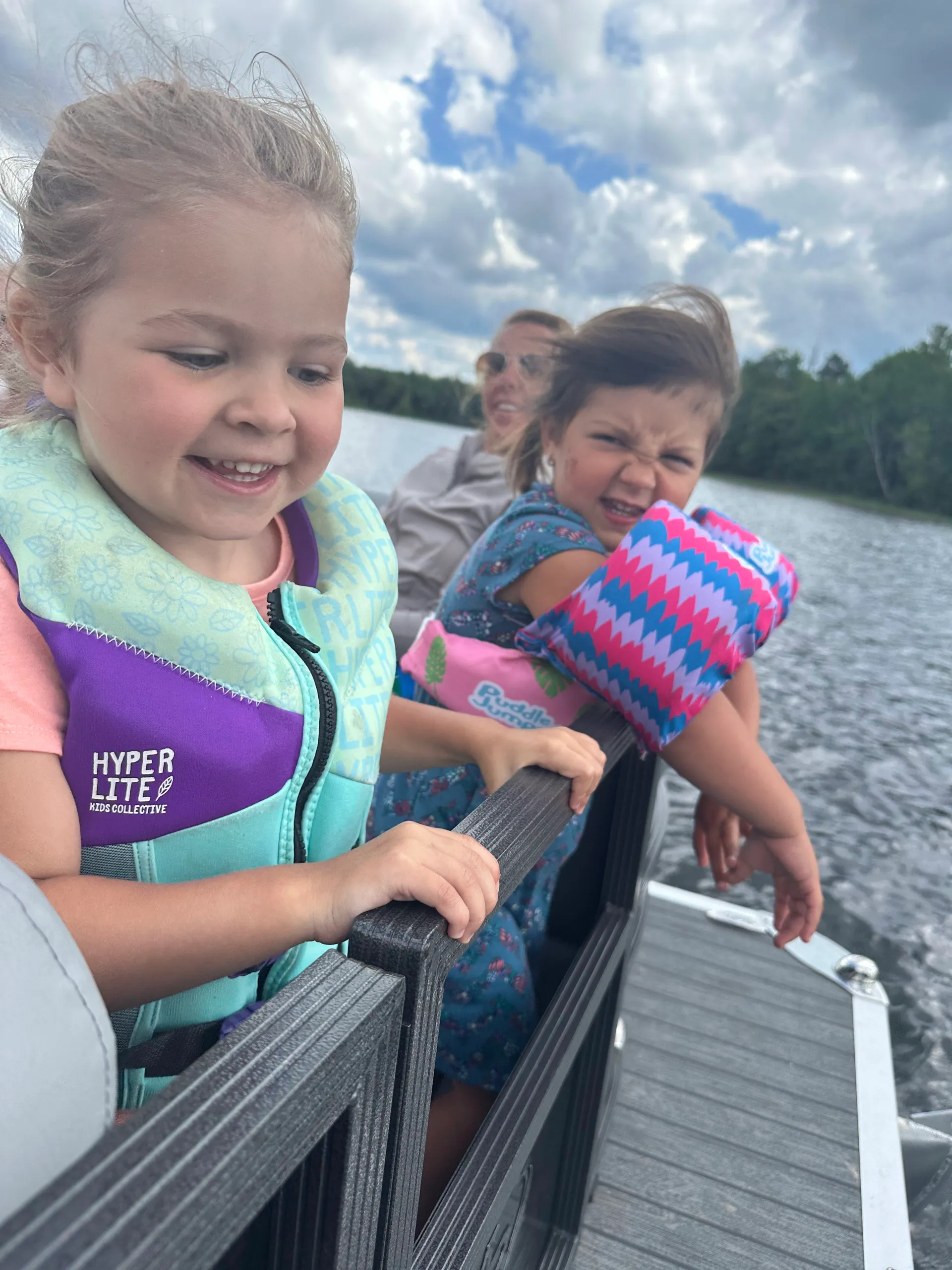 2023 24ft Pontoon Boat – Adventure & Relaxation on the Water!