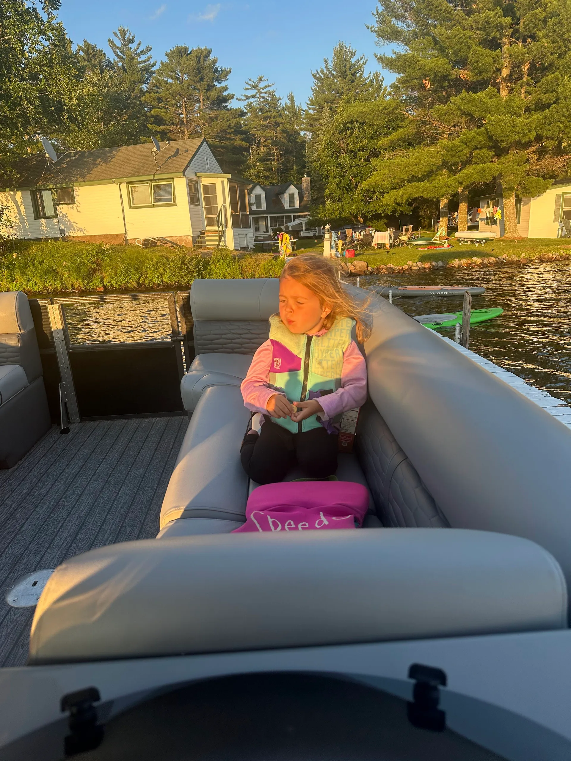 2023 24ft Pontoon Boat – Adventure & Relaxation on the Water!