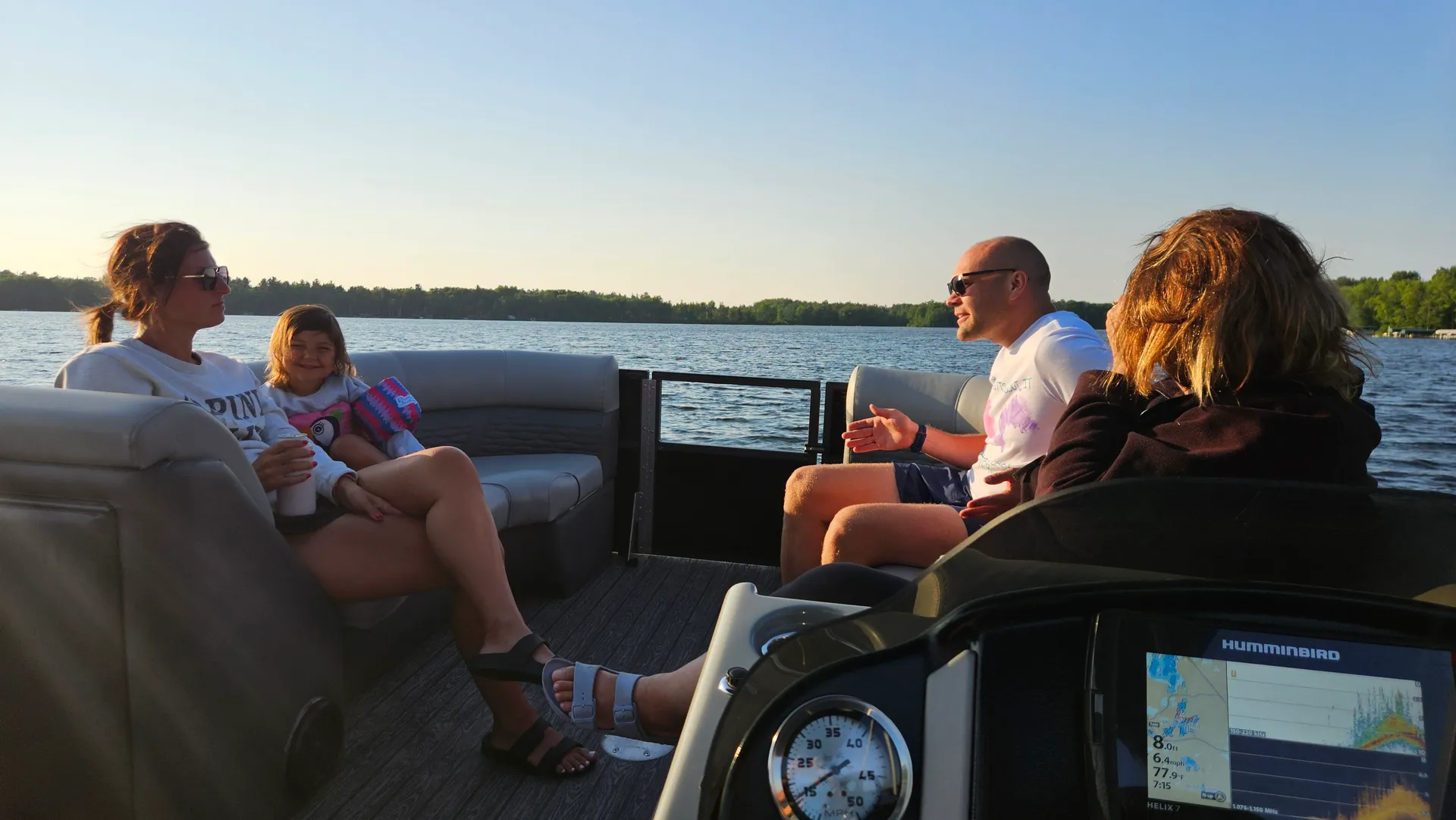 2023 24ft Pontoon Boat – Adventure & Relaxation on the Water!