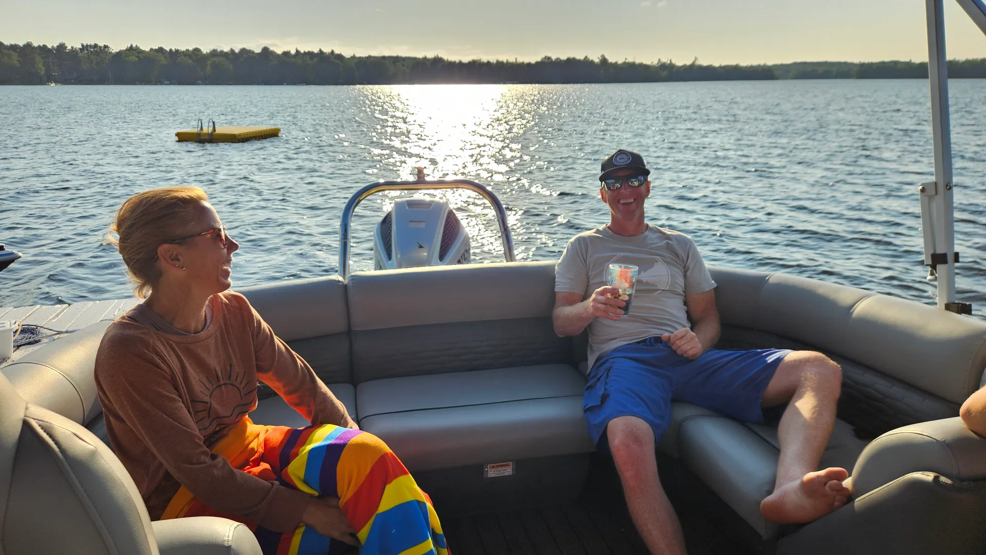 2023 24ft Pontoon Boat – Adventure & Relaxation on the Water!