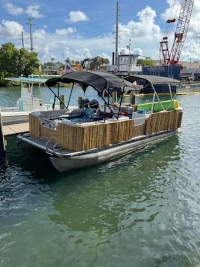 Rent a BENTLEY PONTOON pontoon in North Palm Beach, FL near me