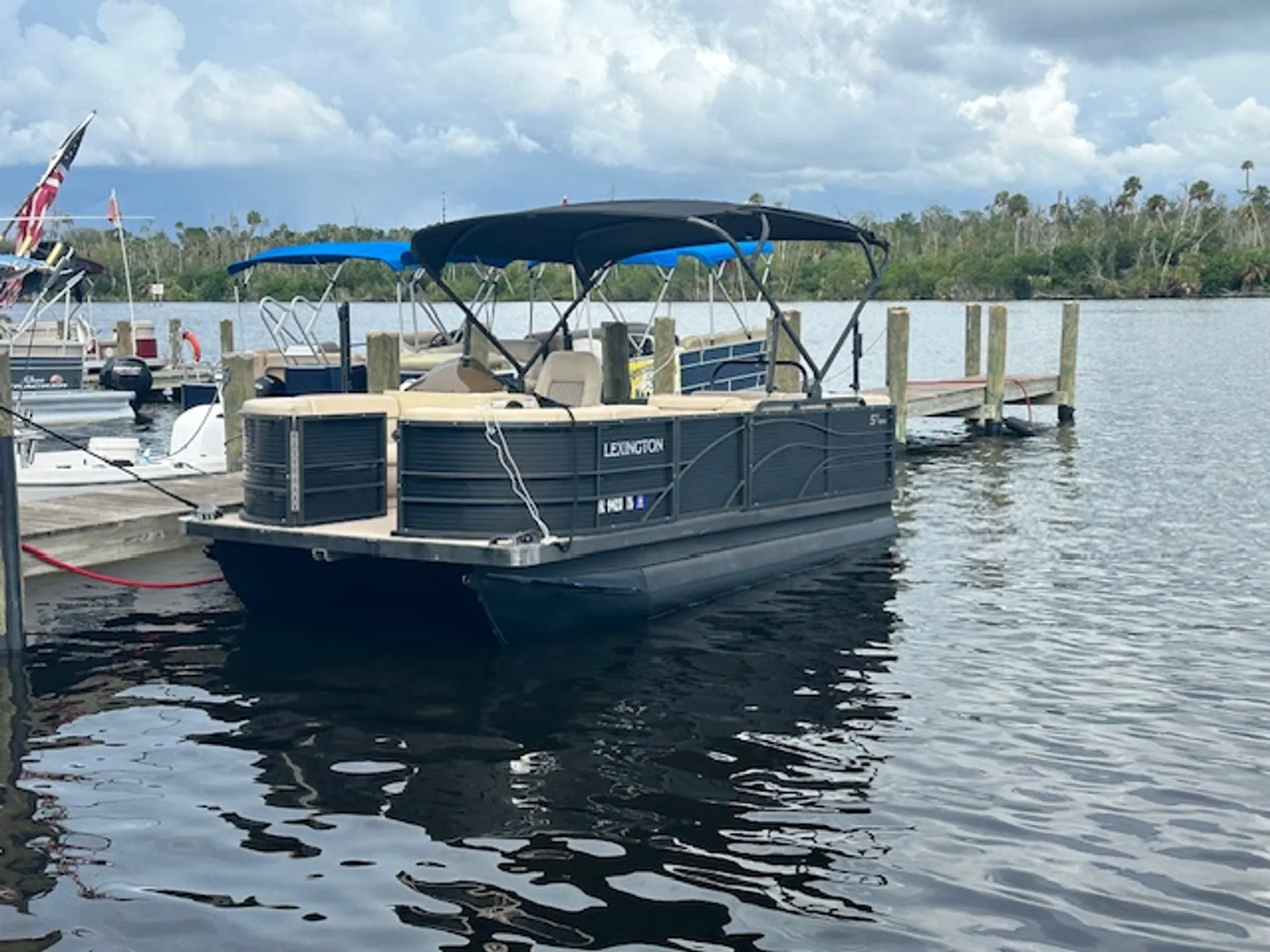 17' FISH SCALLOP SWIM WITH MANATEES