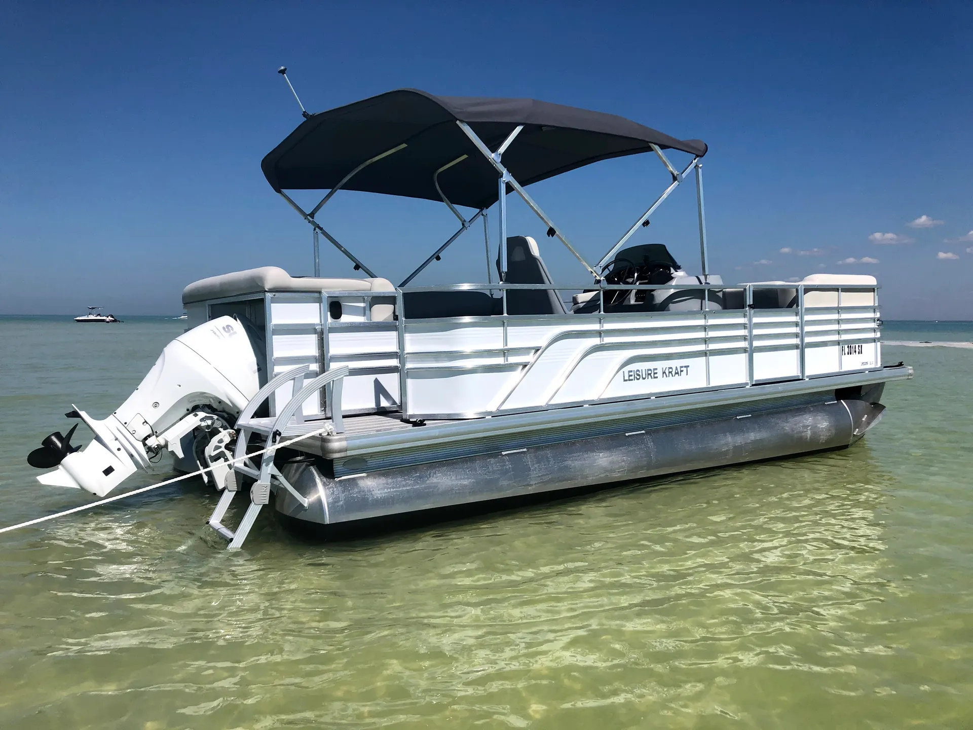 2020 LeisureKraft Pontoon Boat – Exclusive to Bonito House Guests