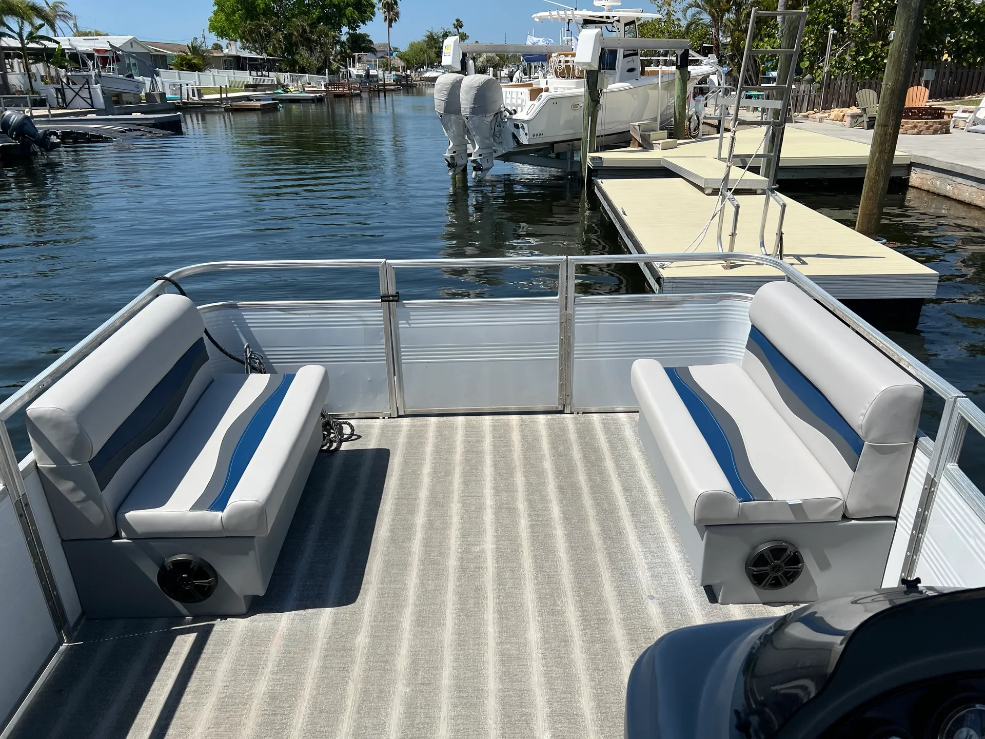 2020 LeisureKraft Pontoon Boat – Exclusive to Bonito House Guests
