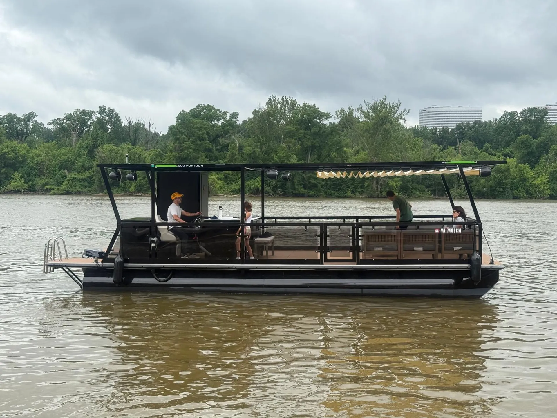 New Privé DC largest pontoon boat