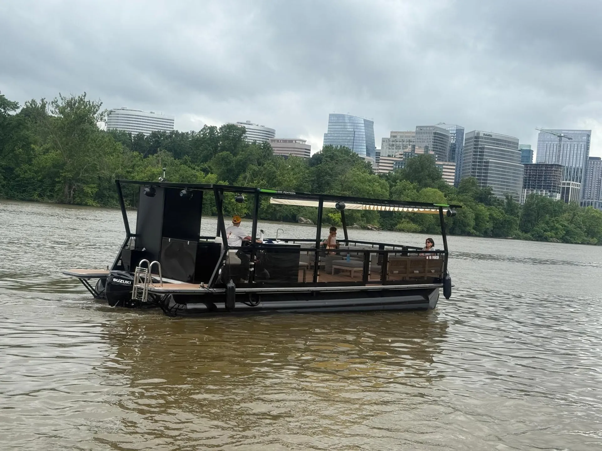 New Privé DC largest pontoon boat