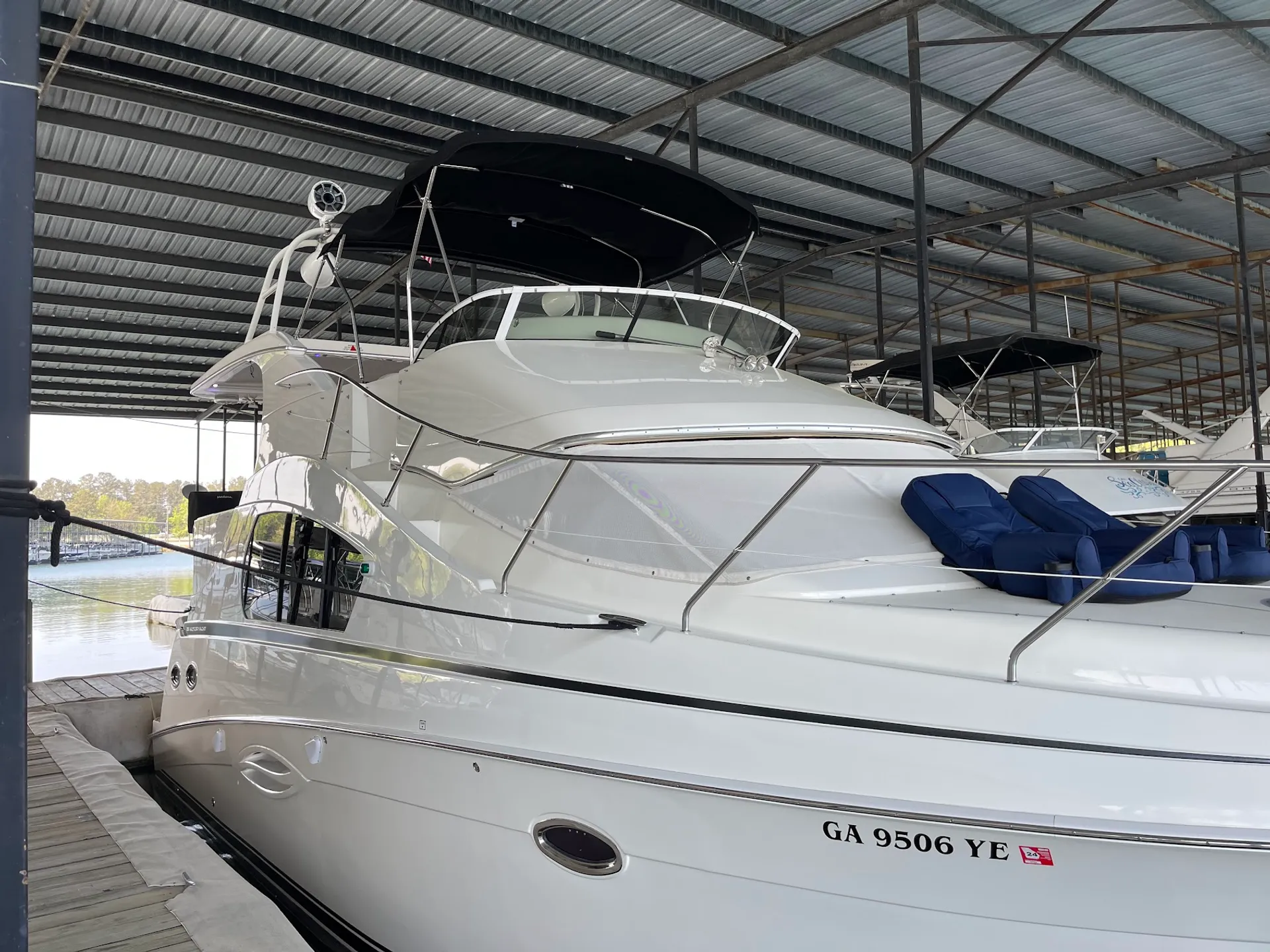 SILVERTON MARINE 35 MOTOR YACHT in Buford, GA — photo 2
