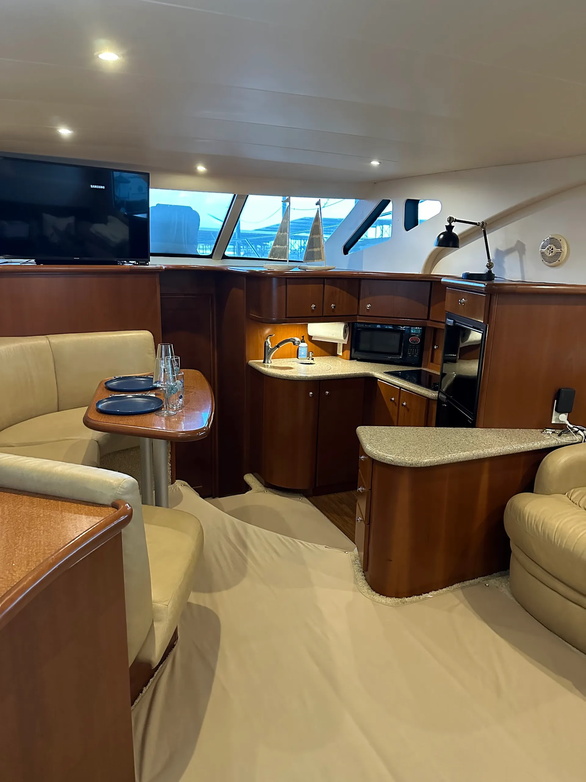 SILVERTON MARINE 35 MOTOR YACHT in Buford, GA — photo 3
