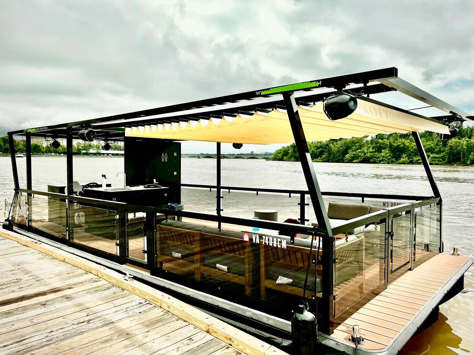 New Privé DC largest pontoon boat