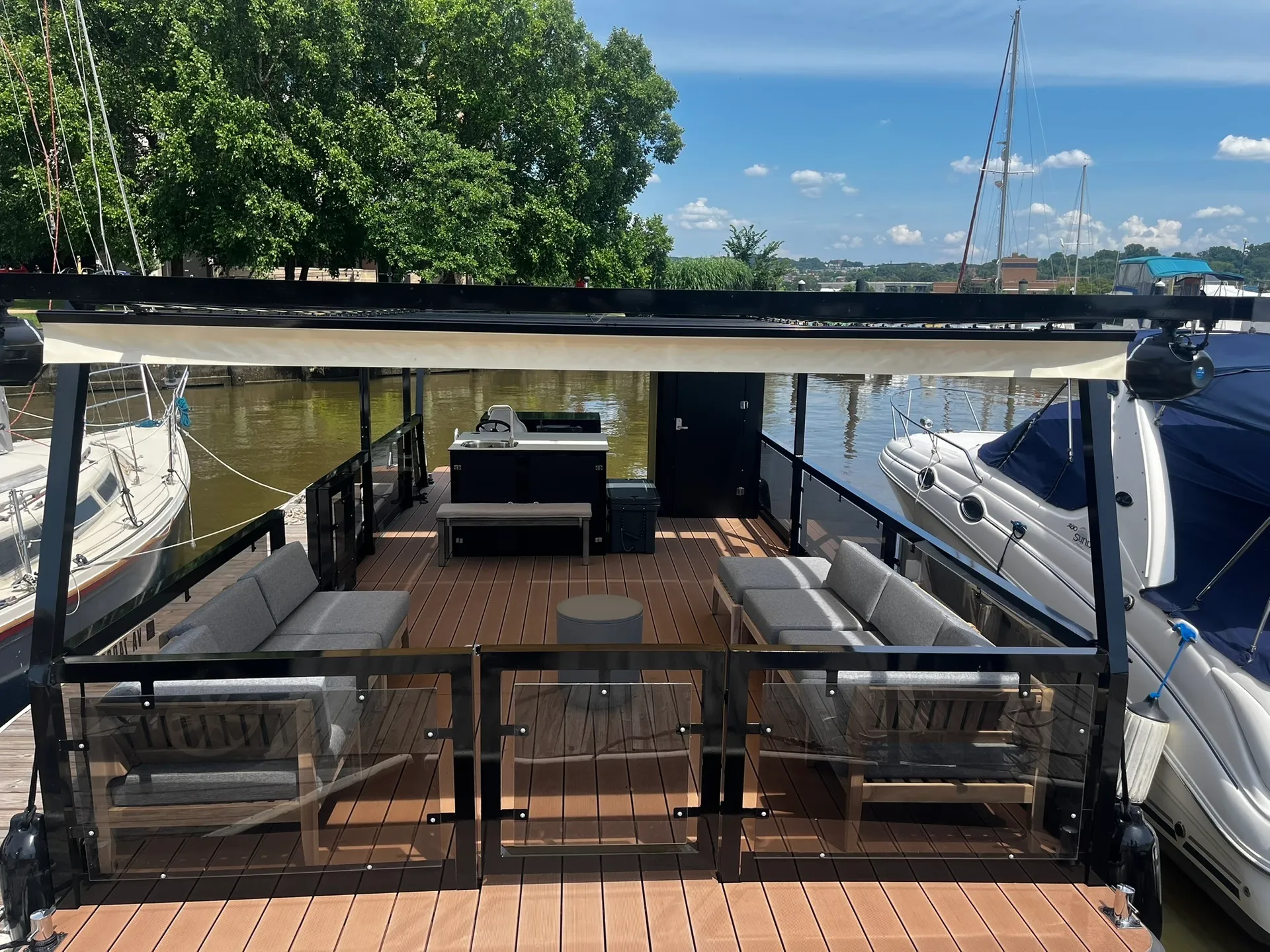 New Privé DC largest pontoon boat