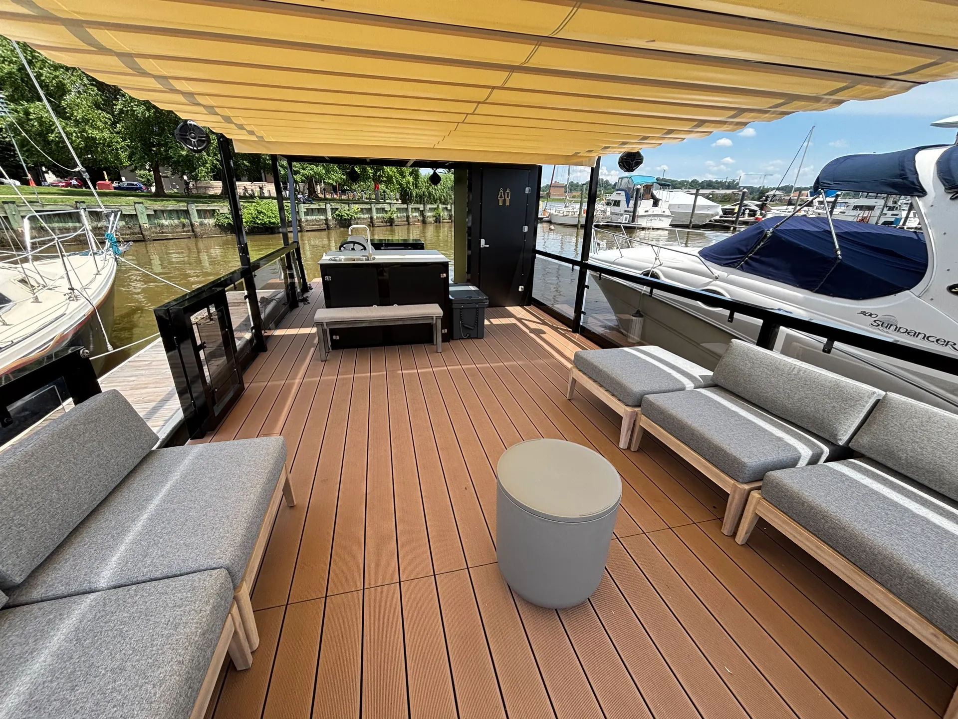 New Privé DC largest pontoon boat