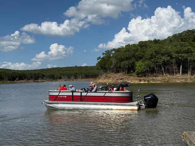 Rent a BERKSHIRE PONTOONS pontoon in Pottsboro, TX near me