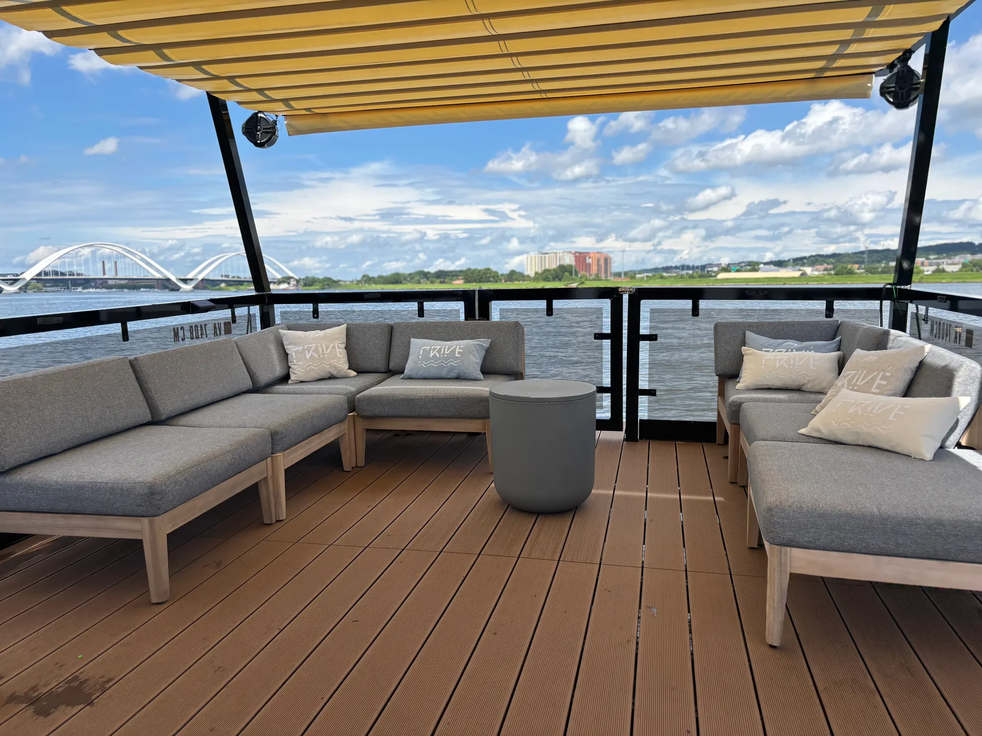 New Privé DC largest pontoon boat